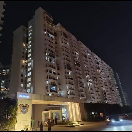 Downtown Delight Apartment ลัคเนา ภายนอก รูปภาพ