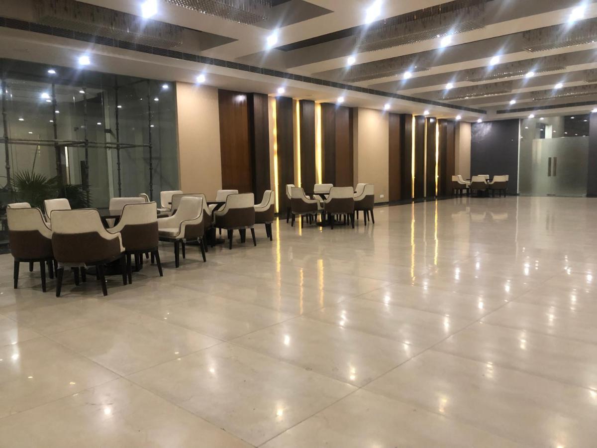 Downtown Delight Apartment ลัคเนา ภายนอก รูปภาพ