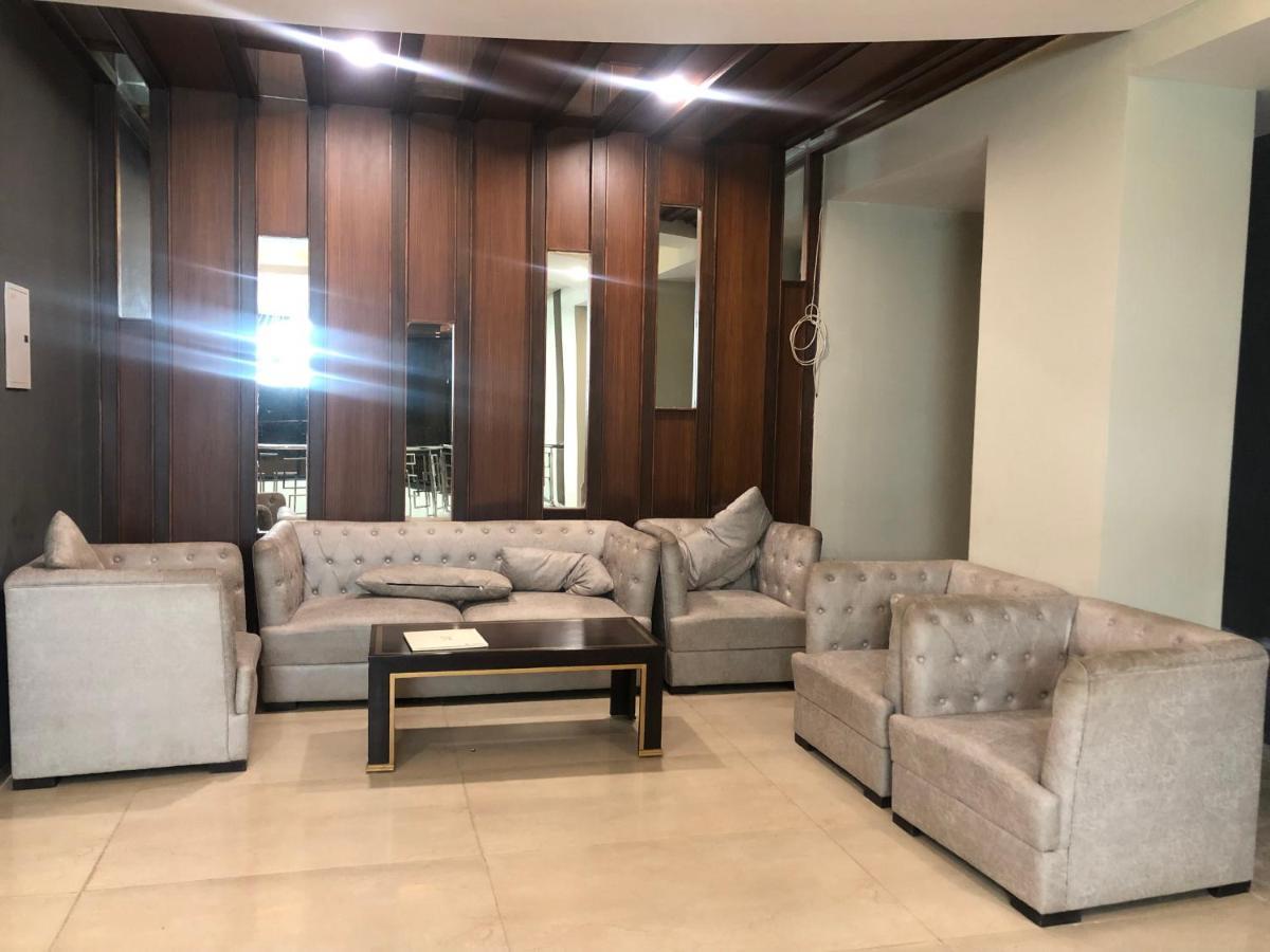 Downtown Delight Apartment ลัคเนา ภายนอก รูปภาพ